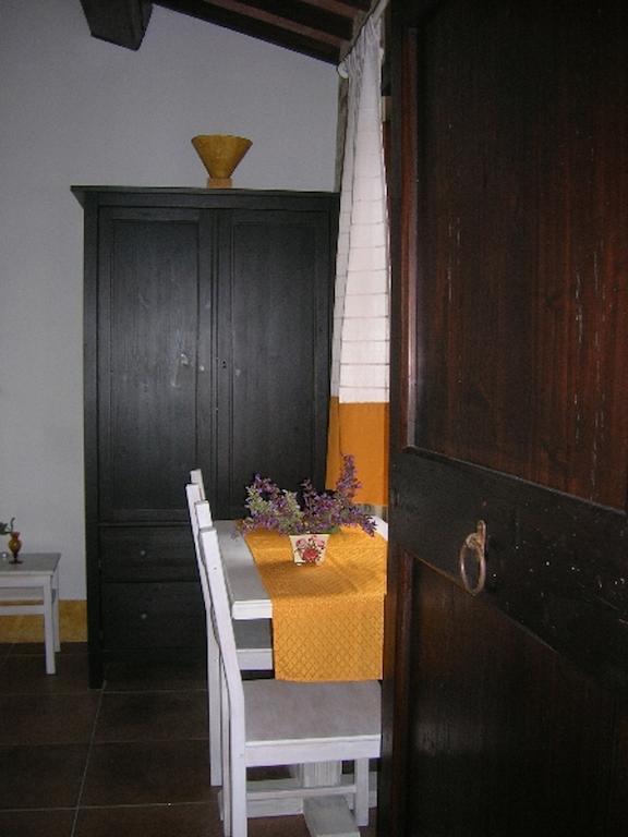 Agriturismo Caresto Villa Carbonesca Oda fotoğraf